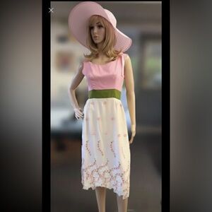Adorable 1960s to 70s Embroidered Fancy Gown Spring to Summer